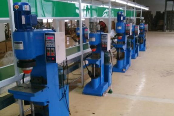 無(wú)鉚釘鉚接機(jī)廠家不會(huì)選？建議這樣選！ 圖2