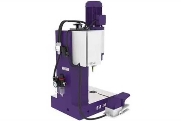 鉚頭不轉(zhuǎn)？可能使用的是徑向鉚接機(jī)！